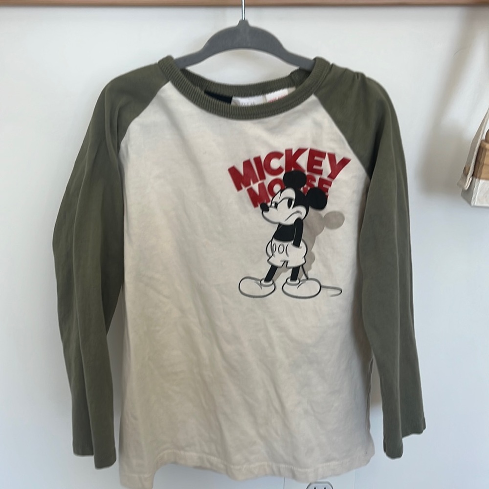 Boys Mickey Mouse T-shirt size 4-5